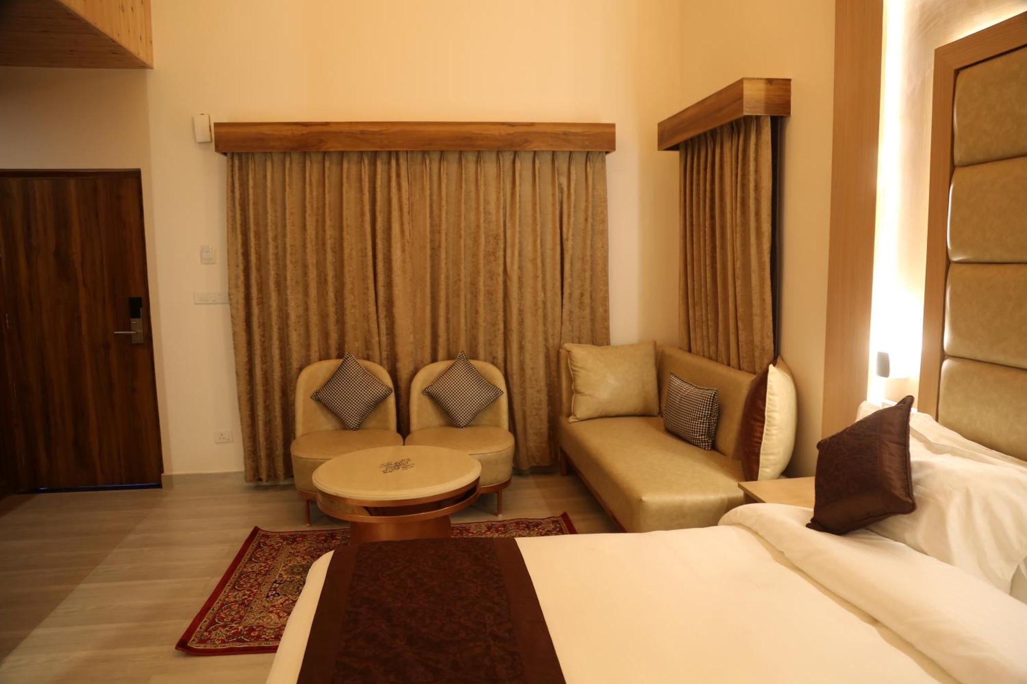 Oakwood Hamlet Resort Shimla Exterior foto