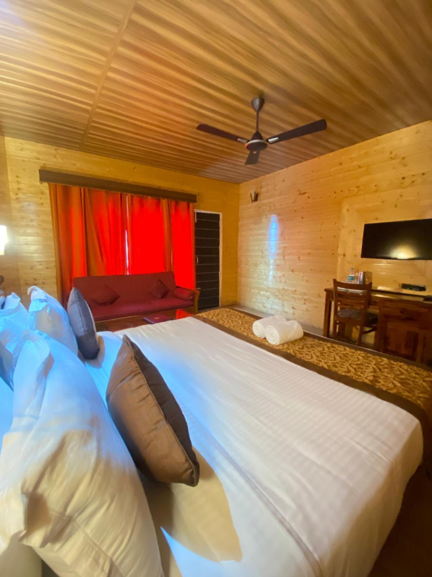Oakwood Hamlet Resort Shimla Exterior foto