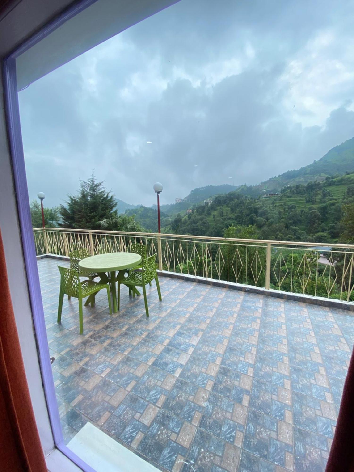 Oakwood Hamlet Resort Shimla Exterior foto